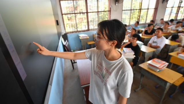 Trung Quốc quyết liệt giảm gánh nặng “ngoài giảng dạy” cho giáo viên