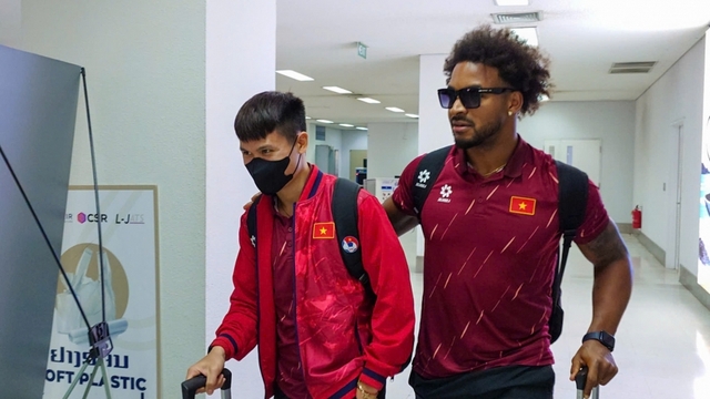 ĐT Việt Nam có động thái bất ngờ sau khi đến Lào