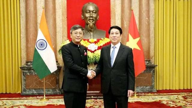 Chủ tịch nước tiếp đại sứ các nước đến trình Quốc thư