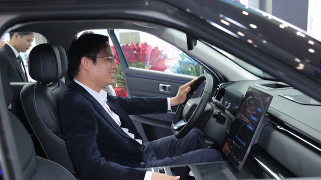 Xe Trung Quốc tràn vào Việt Nam: Cuộc đua showroom và doanh số