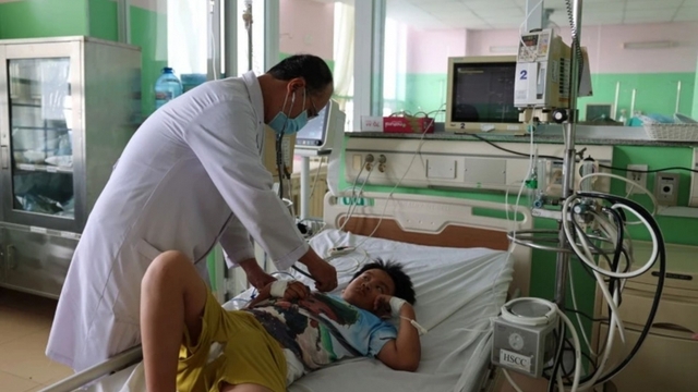 Bộ Y tế vào cuộc vụ hàng chục người ngộ độc sau ăn bánh mì ở TP.HCM