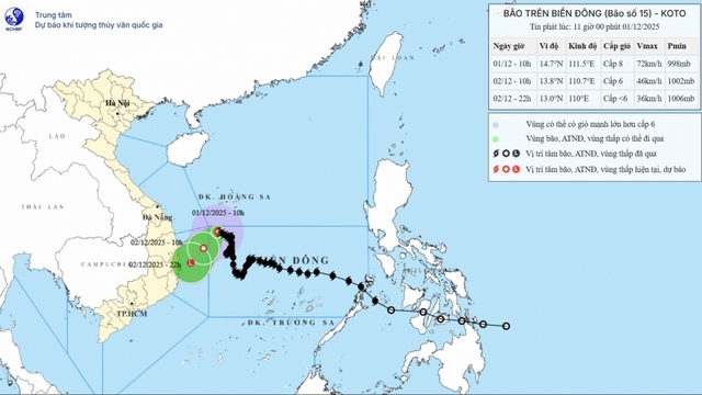 Bão số 15 mạnh cấp 8-10, biển động dữ dội ở Biển Đông
