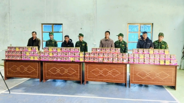 Lạng Sơn: Bắt giữ 4 đối tượng, thu giữ gần 200kg pháo nổ