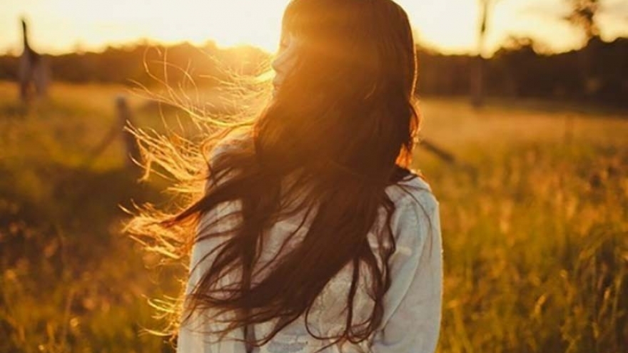 Nỗi buồn sau cánh cửa đóng kín: Khi phụ nữ âm thầm gánh chịu một mình