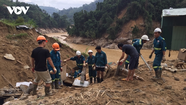 Quảng Nam đề nghị tiếp tế lương thực 2 xã bị cô lập ở Phước Sơn bằng đường không