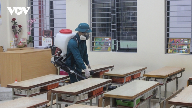 Phụ huynh nhiễm SARS-CoV-2, Tiểu học Xuân Phương khẩn cấp thông báo nghỉ