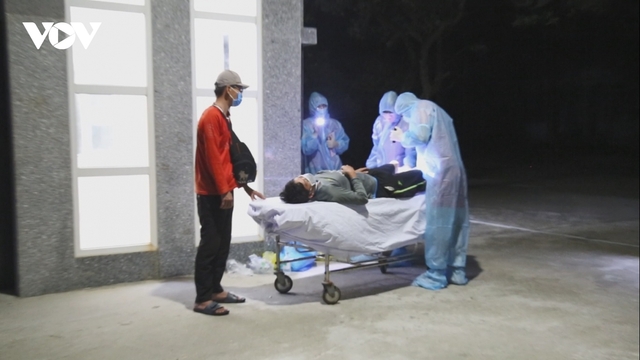 Trung tâm y tế Trường Sa cứu giúp ngư dân gặp nạn trên biển