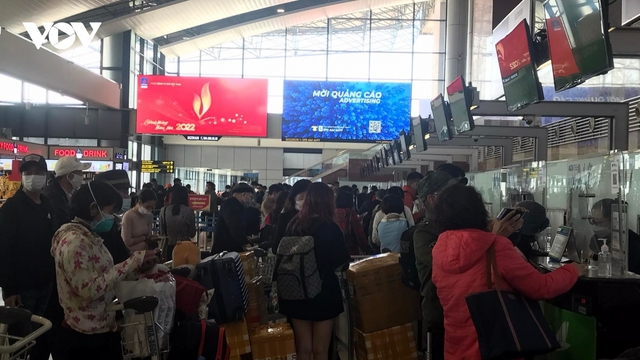 Hàng không bay đêm, tăng chuyến phục vụ người dân đi lại sau Tết 
