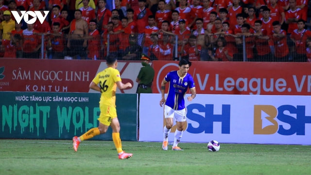 Đoàn Văn Hậu "nhiệt huyết" trong ngày trở lại V-League sau gần 2 năm