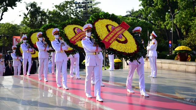 Lãnh đạo Đảng, Nhà nước tưởng niệm Anh hùng liệt sĩ, viếng Chủ tịch Hồ Chí Minh