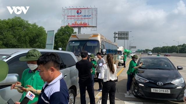 VETC nói gì vụ bị tố dán chồng 40.000 thẻ thu phí không dừng ETC?