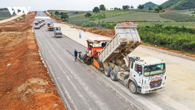 Chỉ định thầu cao tốc Bắc-Nam: Không chia nhỏ, băm nát, chống lợi ích nhóm