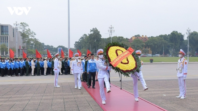 980 đại biểu vào lăng viếng Bác trước giờ khai mạc Đại hội Đoàn toàn quốc