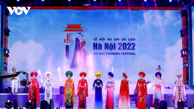 Áo dài ba miền hội tụ tại Lễ hội Áo dài Du lịch Hà Nội 2022