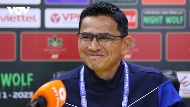 HAGL đại thắng Viettel FC, HLV Kiatisuk gửi thông điệp tới thầy Troussier