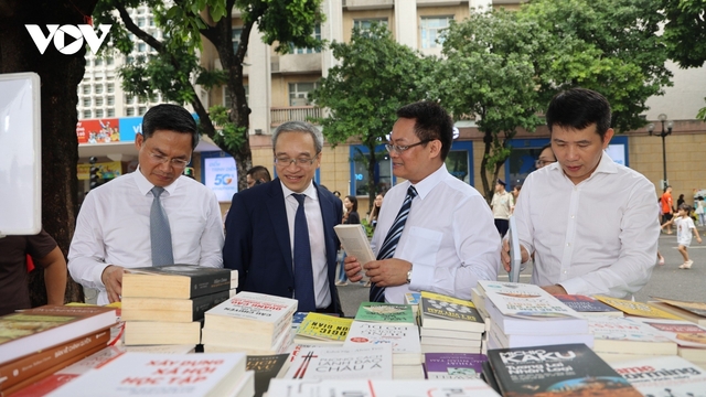 Hà Nội phát động thanh toán không dùng tiền mặt trên địa bàn quận Hoàn Kiếm