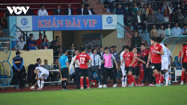 HLV Gong Oh Kyun thoát án "phạt nguội" từ BTC V-League