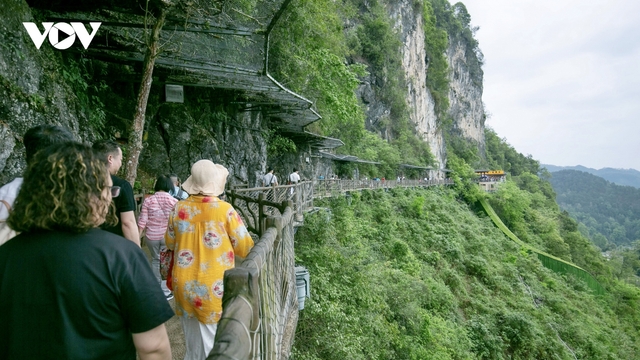 Tour du lịch qua biên giới đang được săn đón tại Cao Bằng