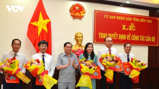 Tiền Giang, Bến Tre bổ nhiệm, điều động nhiều cán bộ, công chức, viên chức