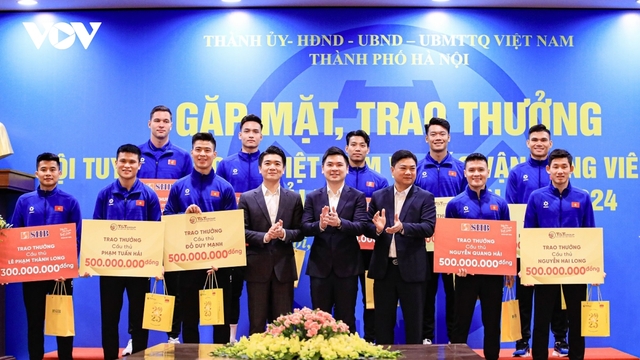 Bầu Hiển thưởng 4,4 tỷ đồng cho cầu thủ Hà Nội FC và CAHN vô địch ASEAN Cup 2024