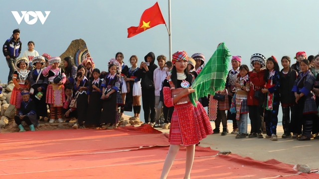 “Cô gái sơn tra” trên miền cổ tích của núi rừng Tây Bắc