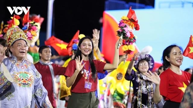 H'Hen Niê, Tiểu Vy, Bảo Ngọc rạng rỡ tham gia sơ duyệt diễu binh, diễu hành