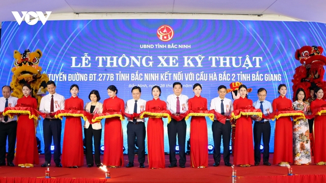 Thông xe cầu Hà Bắc 2 nối Bắc Giang - Bắc Ninh, sau thời gian dài đắp chiếu