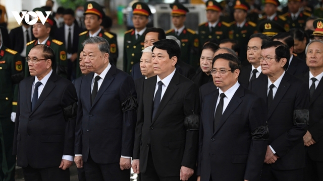 Các đoàn Lãnh đạo Đảng, Nhà nước viếng nguyên Chủ tịch nước Trần Đức Lương