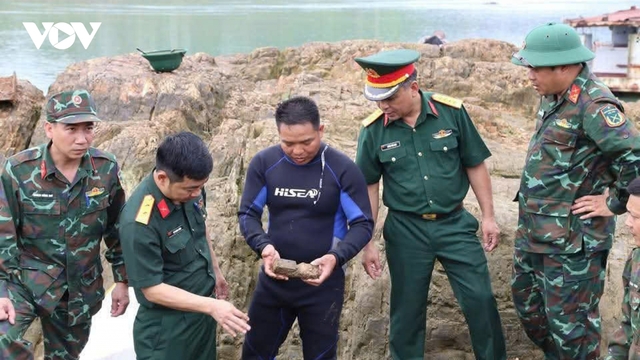 Dò tìm phát hiện bom, đạn và nhiều vật liệu nổ ở hạ lưu Thuỷ điện Hoà Bình