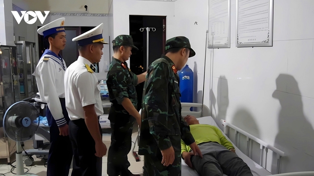 Đảo Trường Sa cấp cứu thành công ngư dân trong đêm