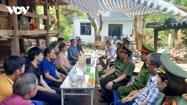 Công an tỉnh Sơn La thăm hỏi gia đình Tổ trưởng bảo vệ hy sinh khi làm nhiệm vụ