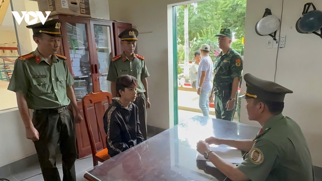 Bắt đối tượng giết người đang bị truy nã về từ Campuchia