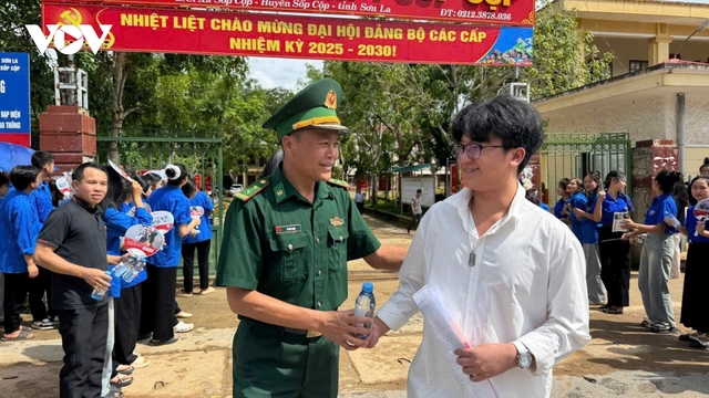 Người lính biên phòng đồng hành cùng sĩ tử vùng cao biên giới Sơn La