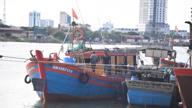 Bộ trưởng Bộ NN&MT yêu cầu khẩn cấp triển khai phương án ứng phó bão số 10