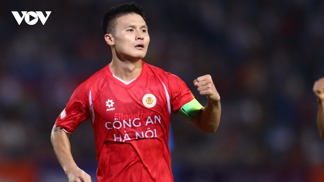 Quang Hải tỏa sáng, CLB CAHN tạm dẫn đầu V-League