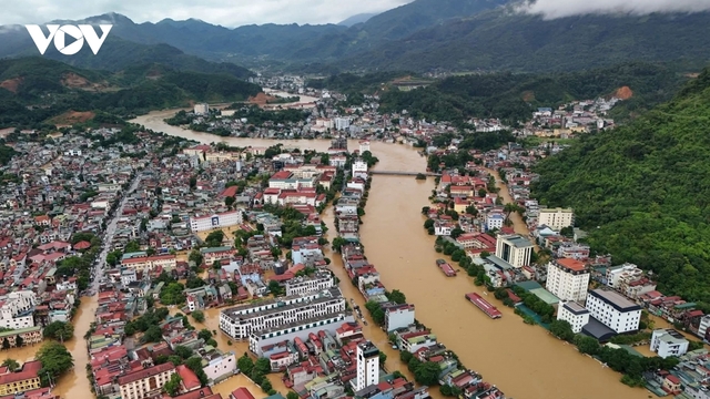 Thủ tướng chỉ đạo khẩn trương khắc phục hậu quả bão số 10 và mưa lũ