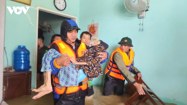 Quân khu 5 điều động cán bộ, chiến sĩ cứu dân vùng lũ phía đông tỉnh Gia Lai