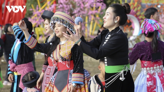 Rộn ràng ngày hội cuối năm, người dân vùng cao Điện Biên vui đón Tết sớm