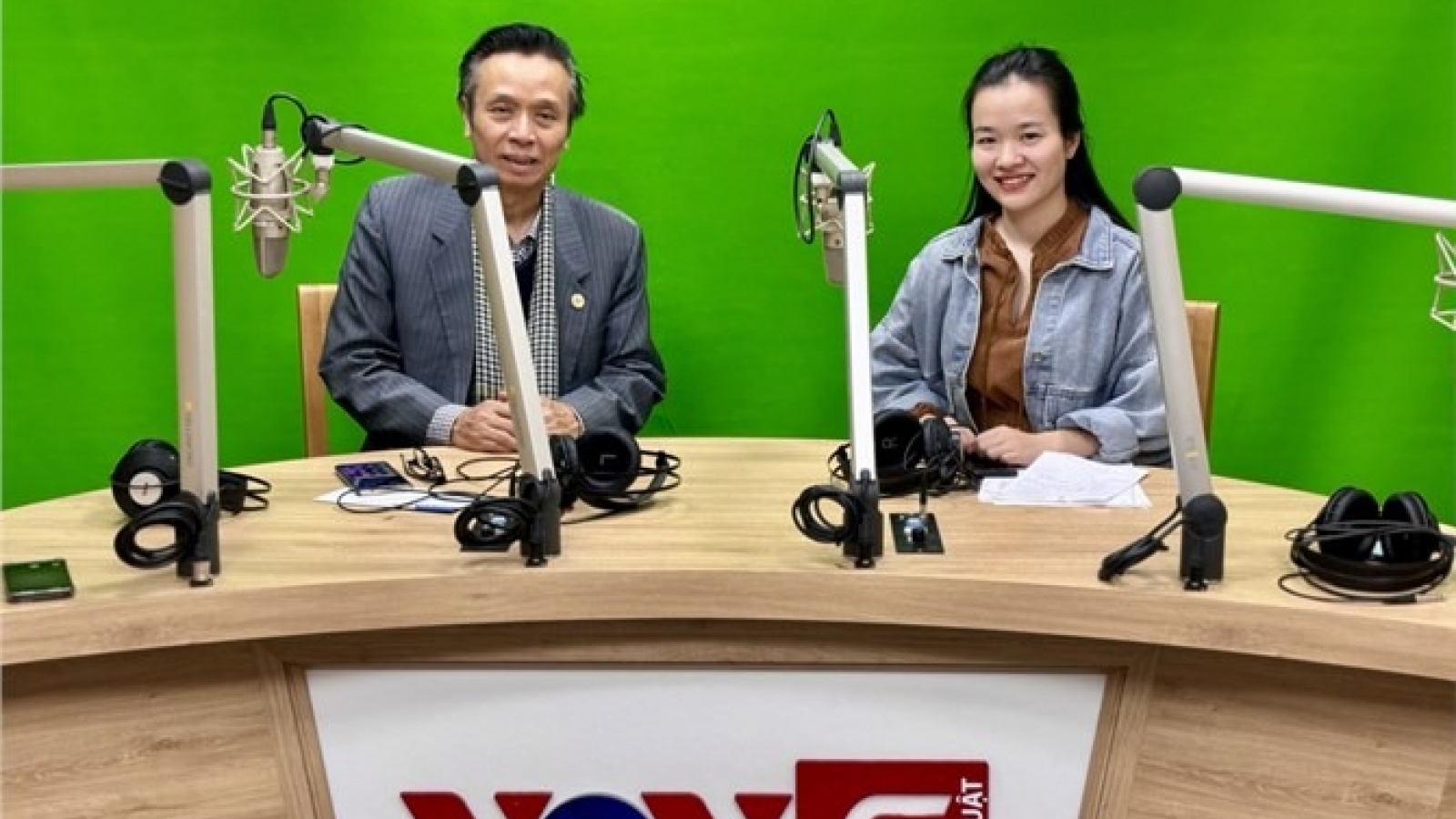Khi bác sĩ ôm đàn viết nhạc