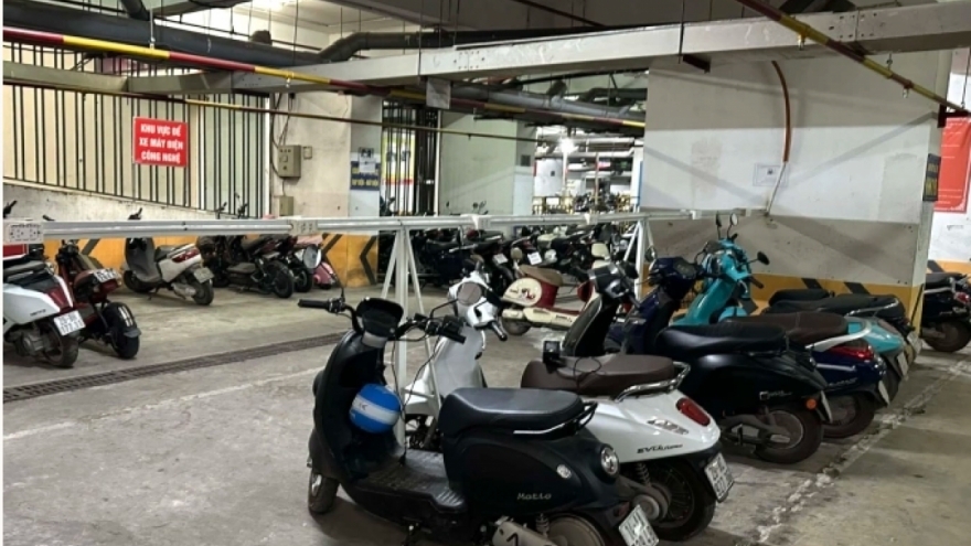 Thành phố hạn chế xe xăng, chung cư lại cấm xe điện, người dân đi xe gì?