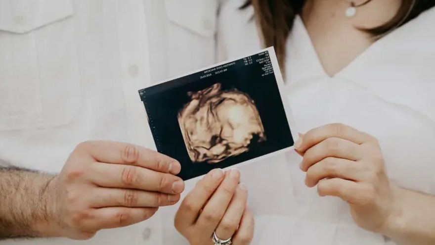 Phụ nữ và nam giới ngoài 40 còn khả năng sinh con tự nhiên?