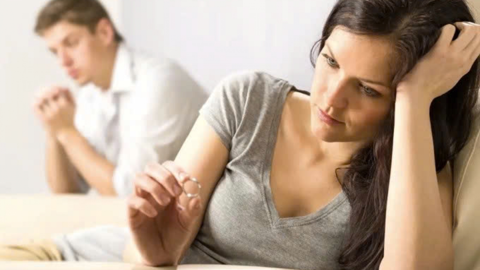 Vì sao người phụ nữ trung niên ngoại tình nhưng không chủ động bỏ chồng?