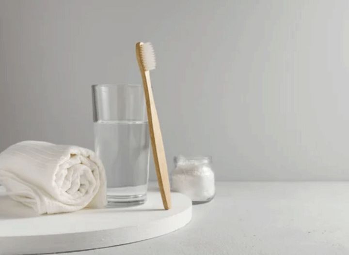 Có cần làm ướt bàn chải trước khi cho kem đánh răng? (Ảnh: Shutterstock)