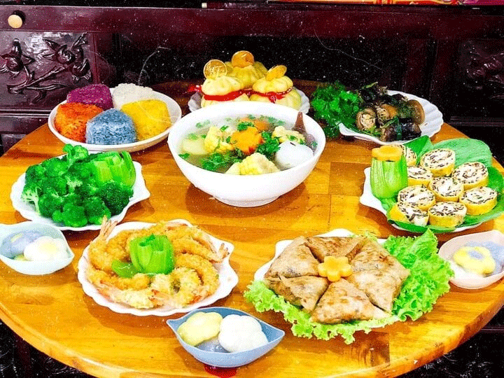 Mâm cỗ mặn cúng rằm tháng Giêng (Ảnh: Thùy Linh)