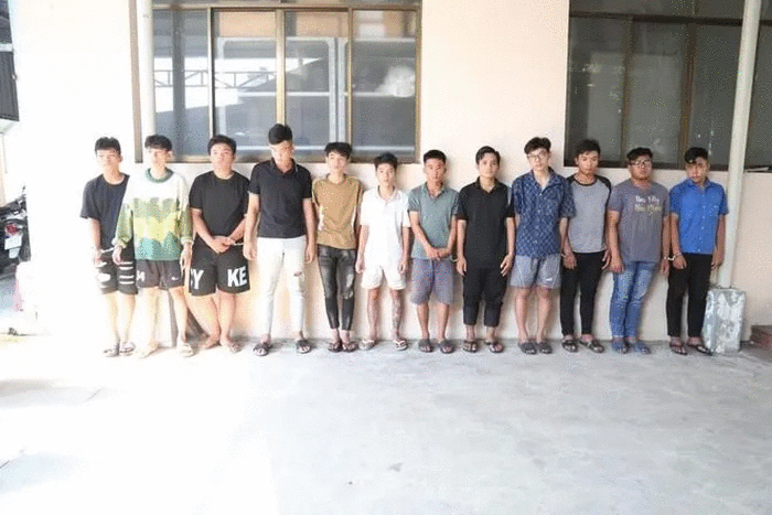 12 đối tượng đang bị tạm giữ. (Ảnh: CACC)