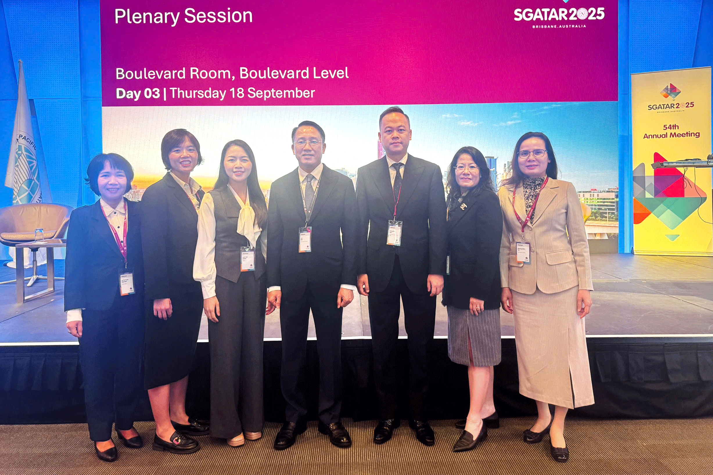 Phó Cục trưởng Cục Thuế Mai Sơn và các thành viên Đoàn công tác Cục Thuế Việt Nam