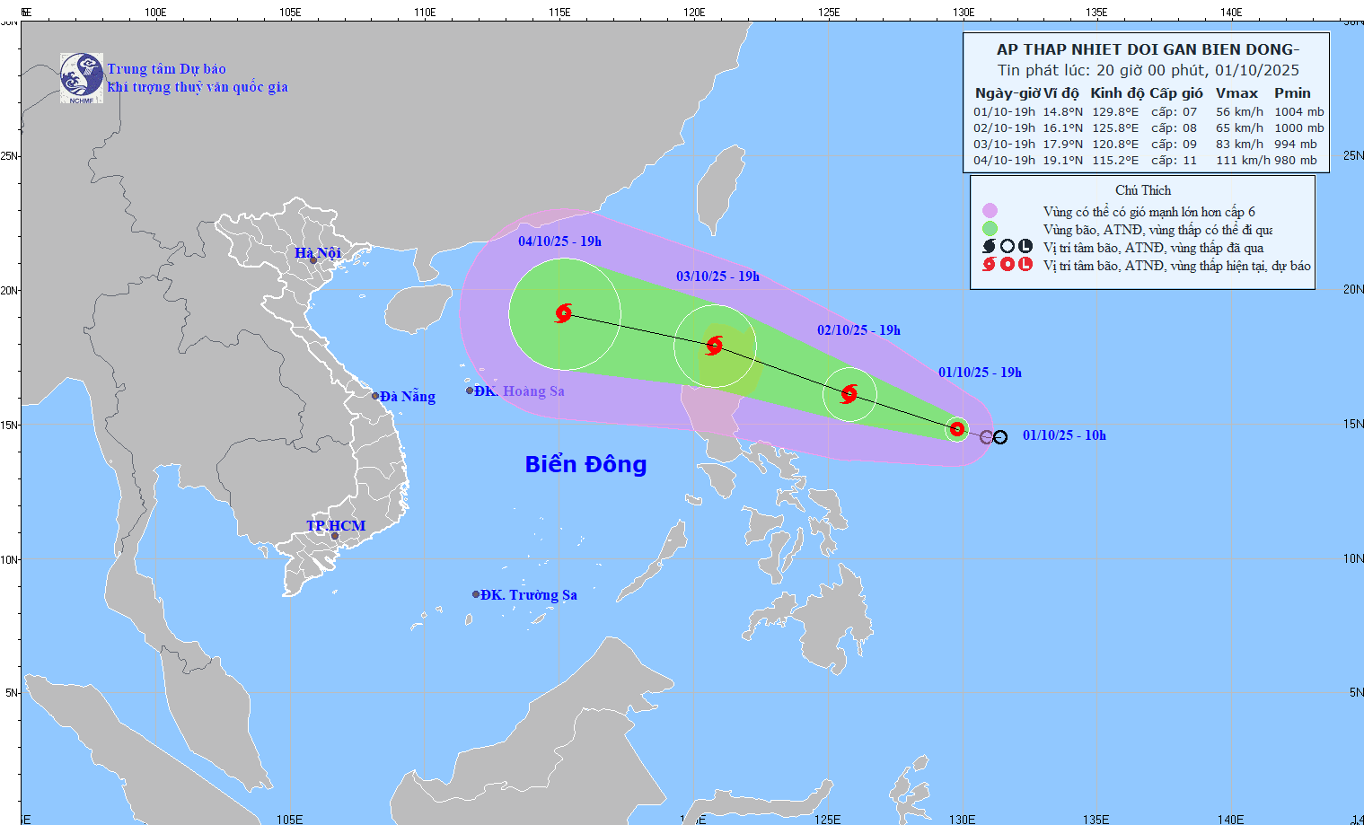 Áp thấp nhiệt đới xuất hiện gần Biển Đông có thể mạnh lên thành bão.