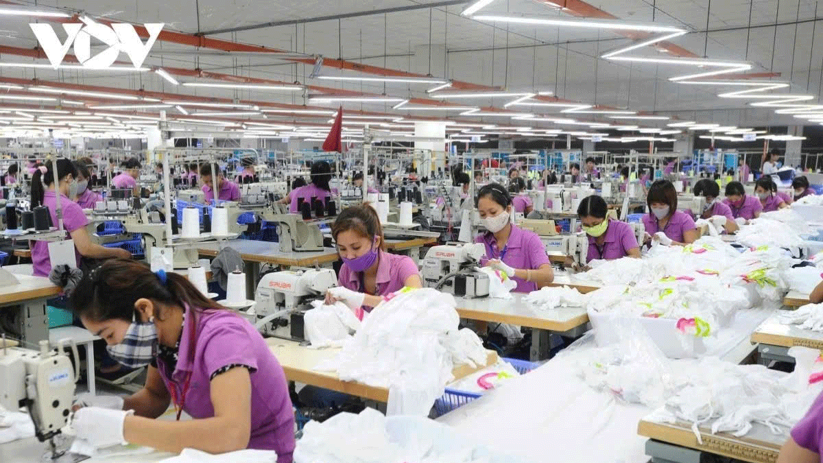 Việc nâng mức giảm trừ gia cảnh, giảm gánh nặng thuế thu nhập cá nhân chính là một chính sách khoan sức dân.