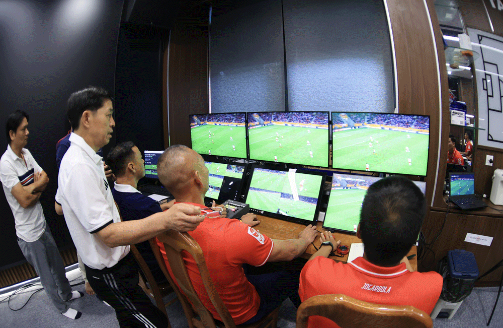 VFF đào tạo thêm trọng tài VAR, hướng tới nâng cao chất lượng V-League.