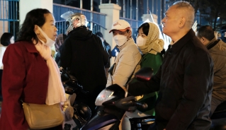 Khán giả bức xúc vì đêm nhạc "Về đây bốn cánh chim trời" hoãn sát giờ biểu diễn